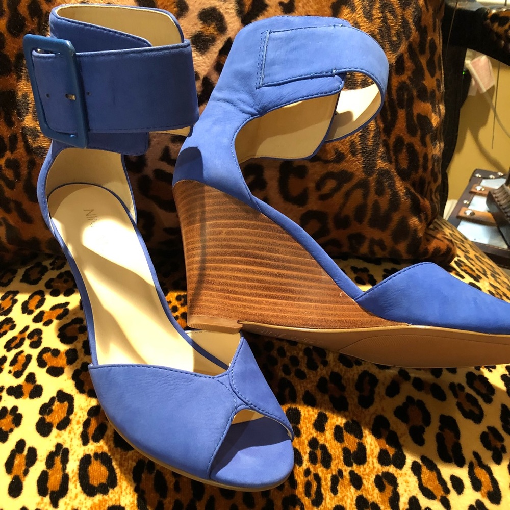 NIB  Nine West suede feel wedge